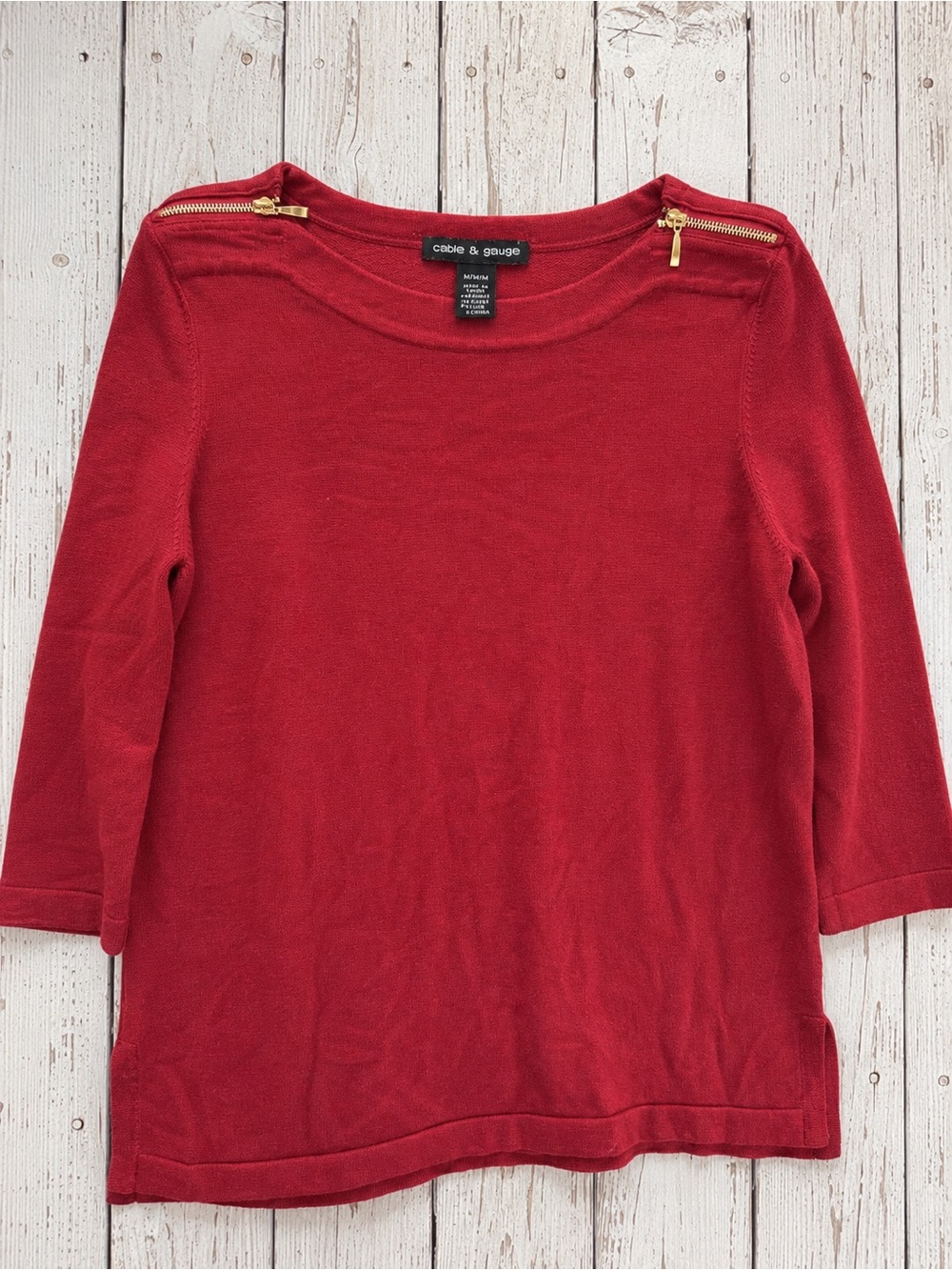 Cable & Gauge Red Medium Gold Zip Shoulder 3/4 Sleeve Lightweight Knit Blouse